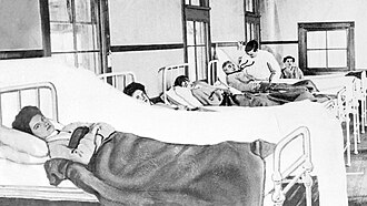 1909 photograph of Mary Mallon in a hospital bed